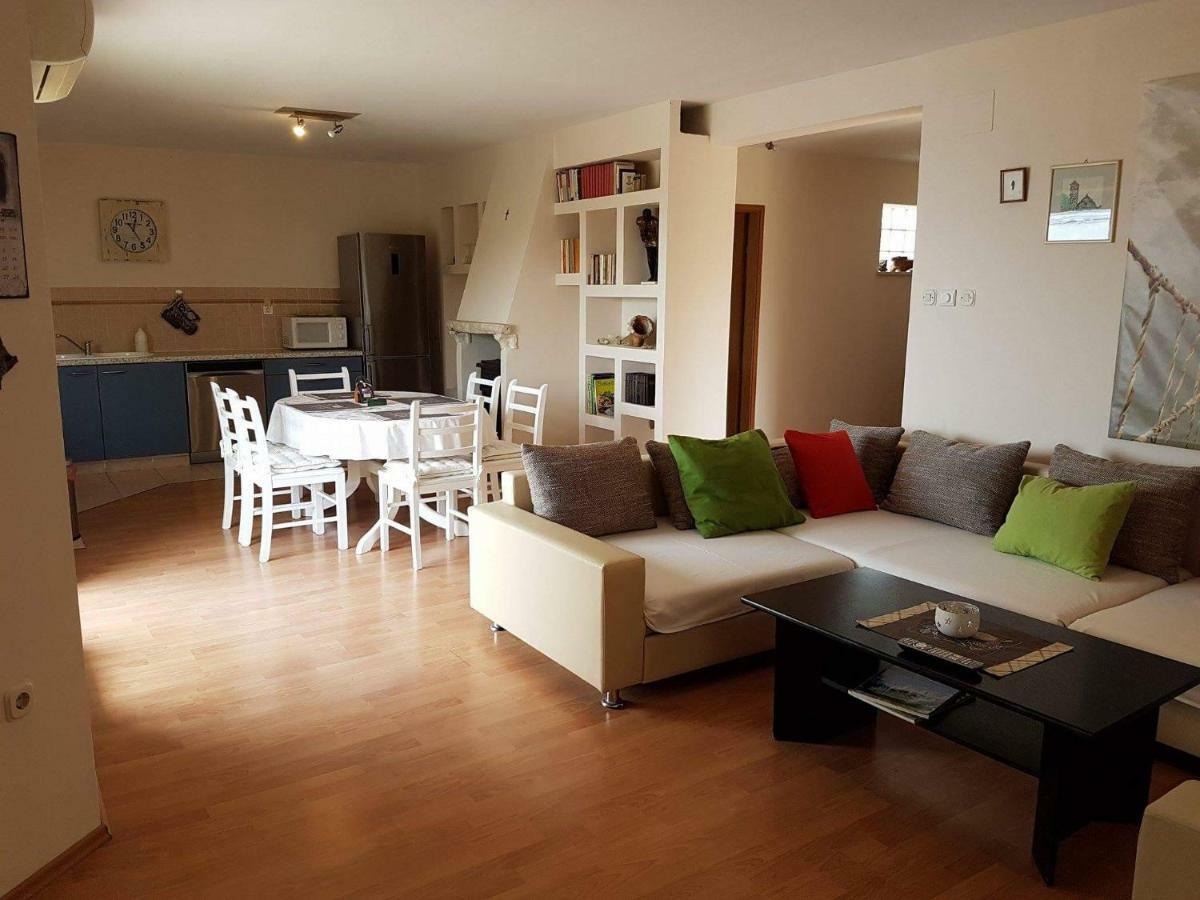 Apartment Tempera Povlja  Εξωτερικό φωτογραφία